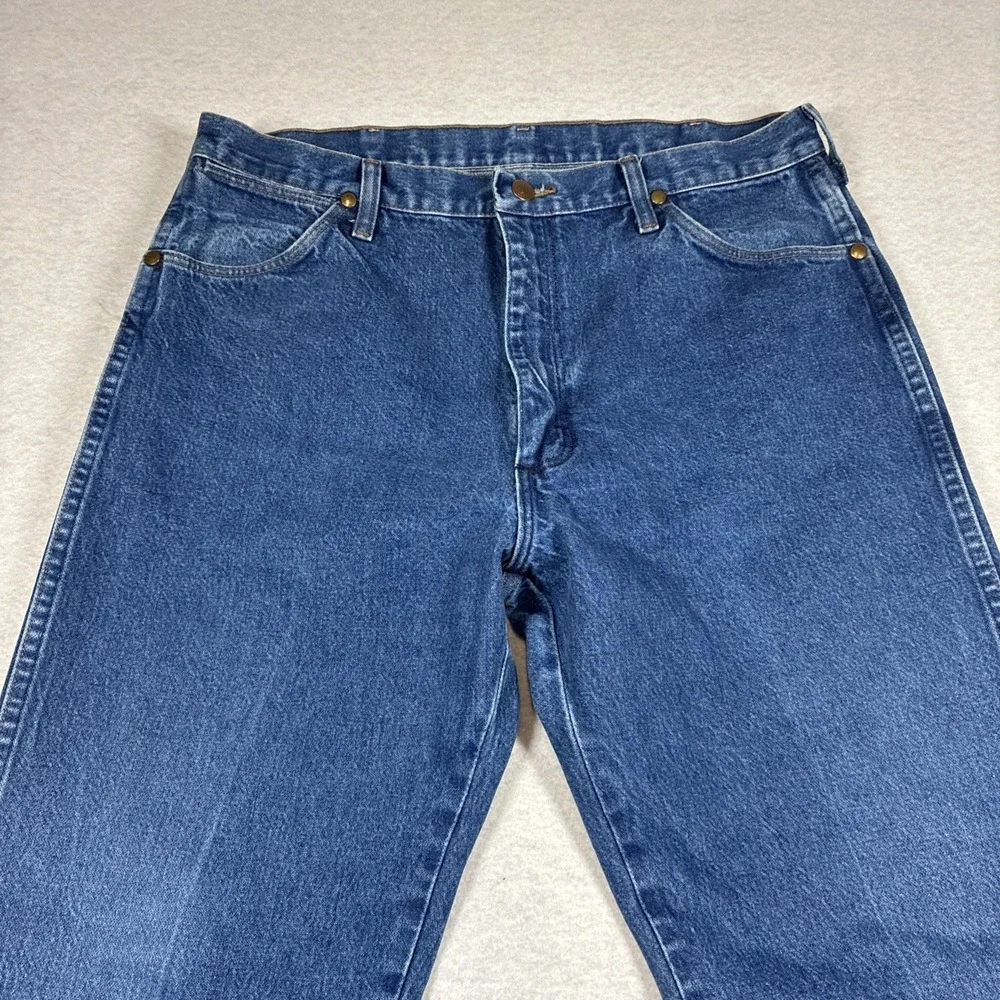Wrangler Mens Blue Jeans Denim Size 35x32 Straight Leg Classic Fit‎ Western
